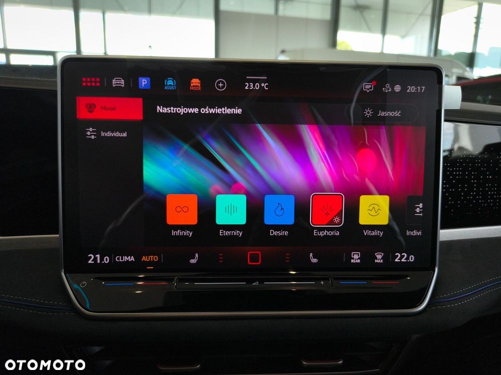 Volkswagen Passat Variant 2.0 TSI R-Line Plus DSG - 26