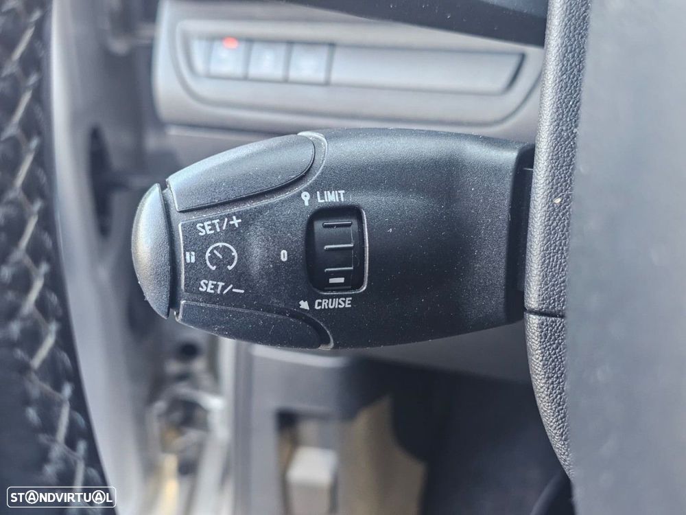 Peugeot 208 Blue-HDi 100 Stop&Start Allure - 11