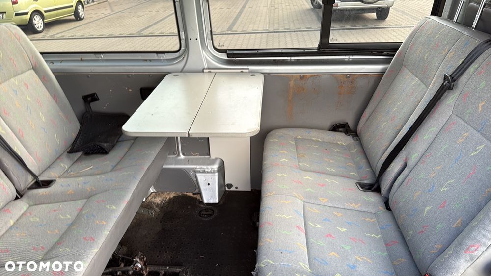 Volkswagen Caravelle - 17