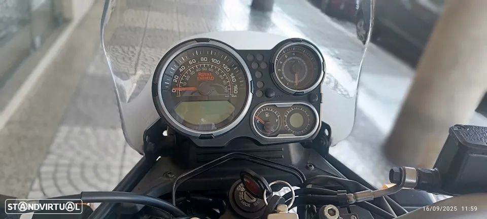 Royal Enfield Himalayan 411 - 24