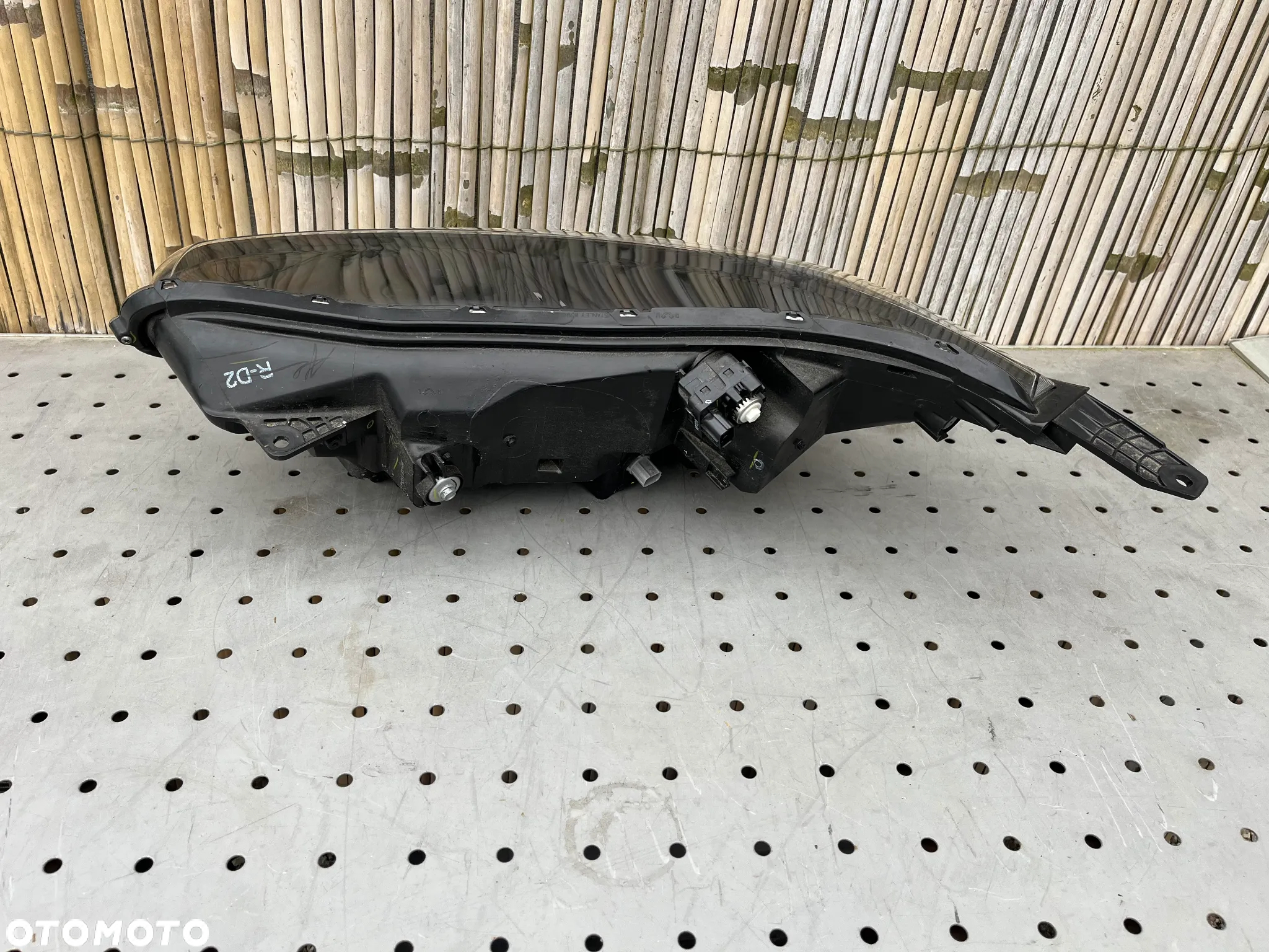 Honda CRV V Black Edition lampa prawa - 2