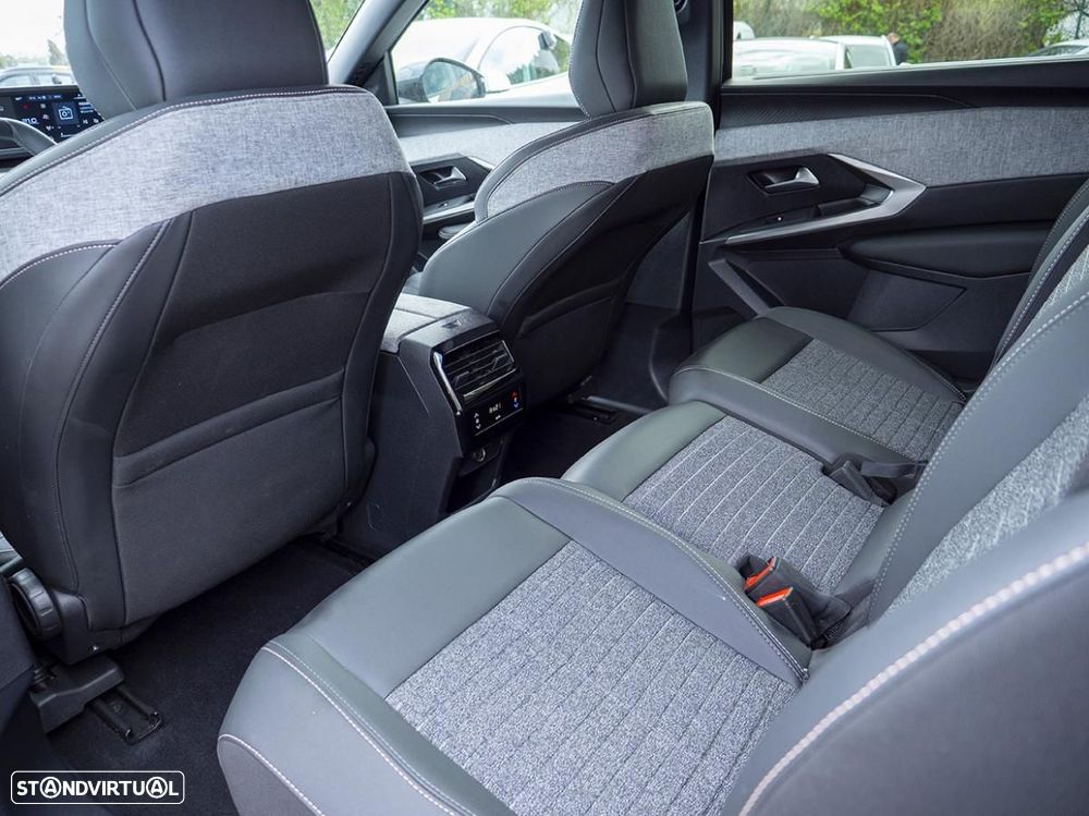 Peugeot E-5008 210 Allure Business - 28