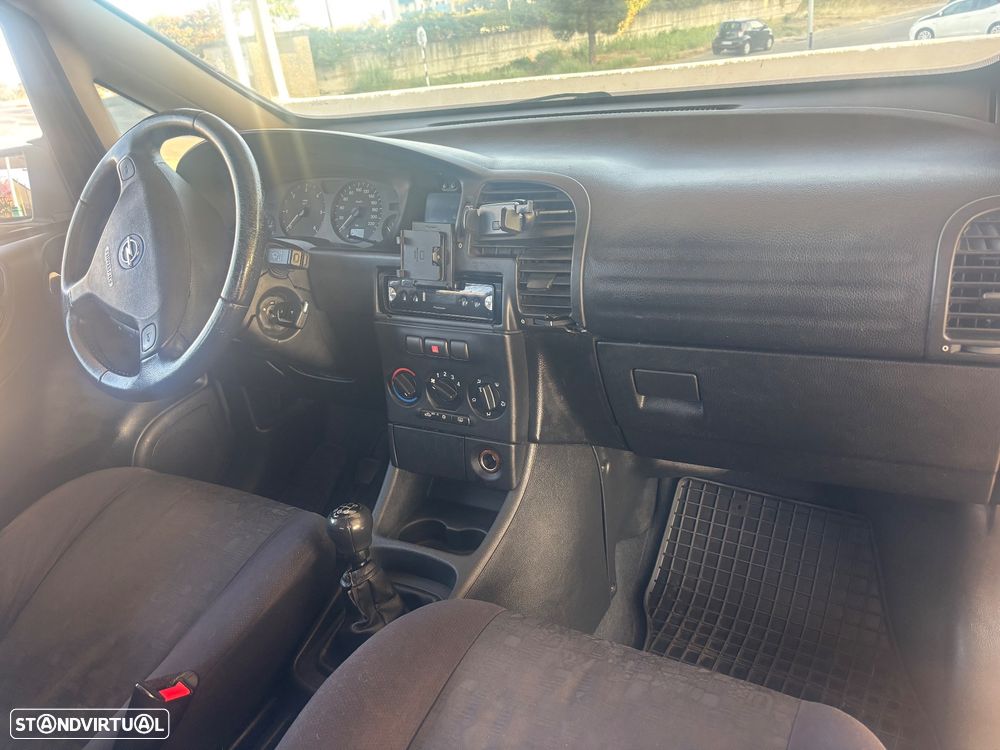 Opel Zafira 2.0 DTi - 21