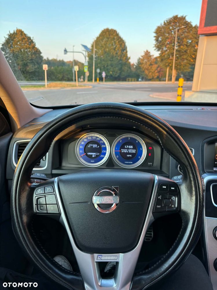 Volvo V60 D3 R-Design - 8