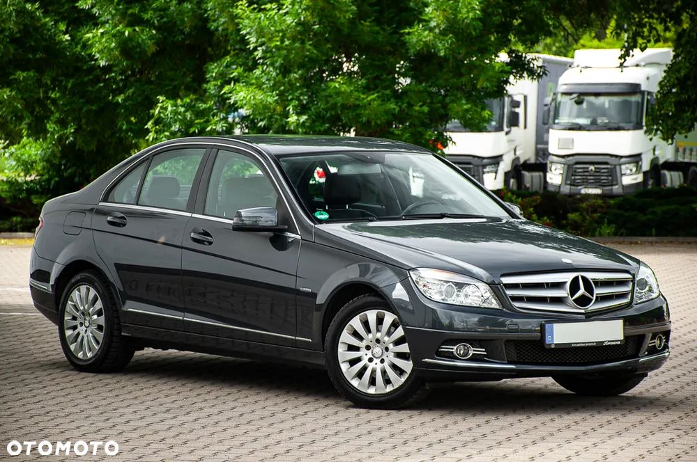 Mercedes-Benz Klasa C 180 CGI Automatik BlueEFFICIENCY Elegance - 15