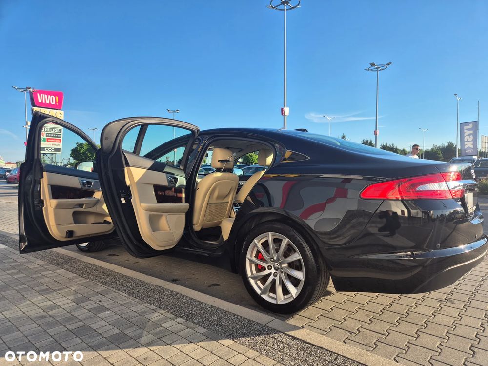 Jaguar XF 2.2 D - 21