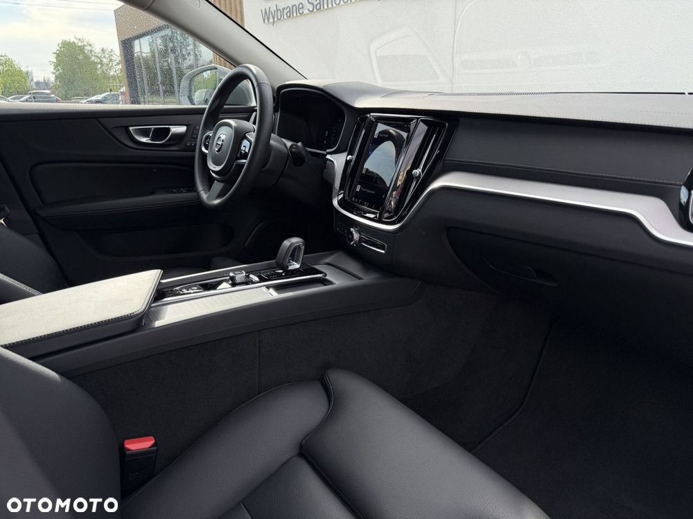 Volvo V60 Cross Country - 28