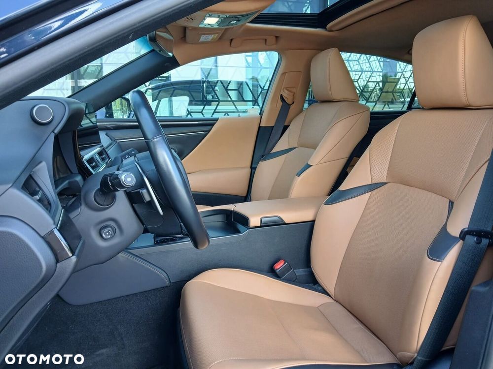 Lexus ES - 7