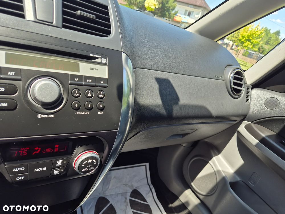 Suzuki SX4 1.6 Comfort Plus 4WD - 19