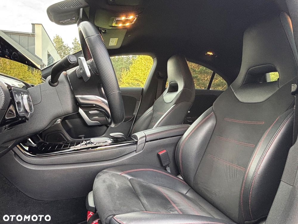 Mercedes-Benz CLA 200 4-Matic AMG Line 8G-DCT - 13