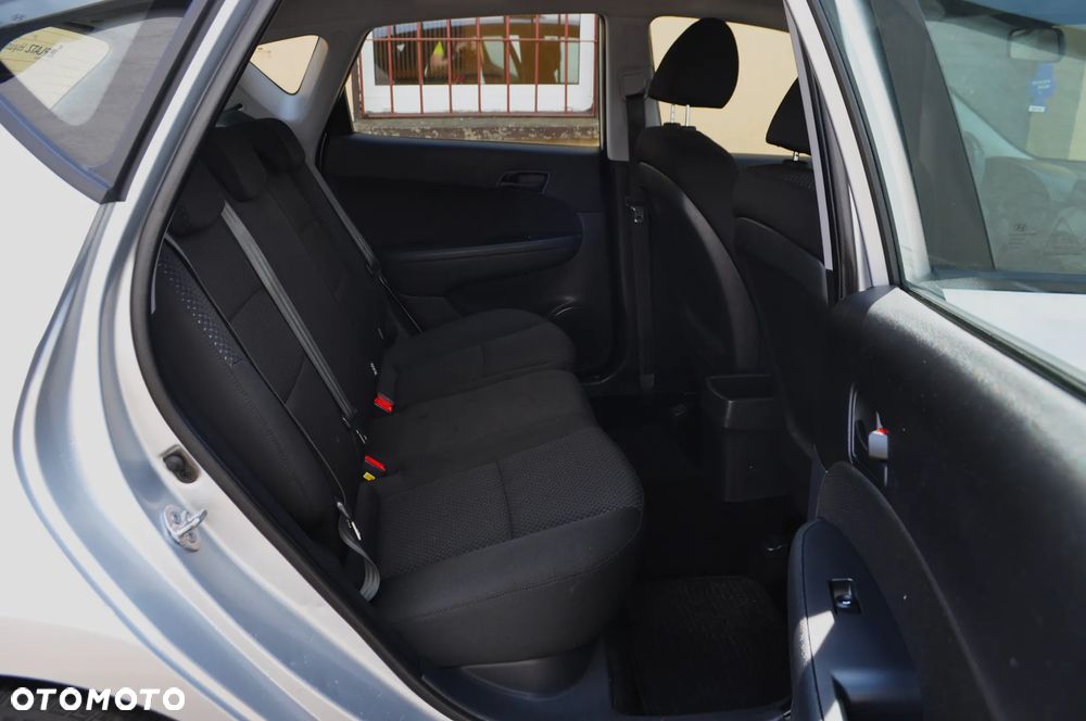 Hyundai i30 1.6 CRDi Comfort - 27