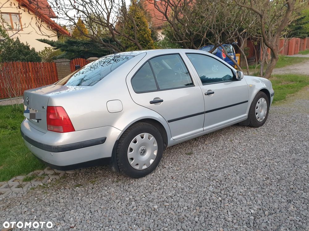 Volkswagen Bora 1.6 Basis - 2