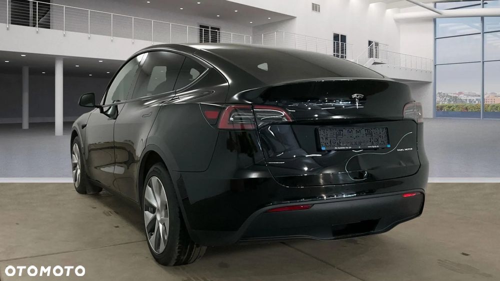 Tesla Model Y Long Range Dual Motor AWD - 4