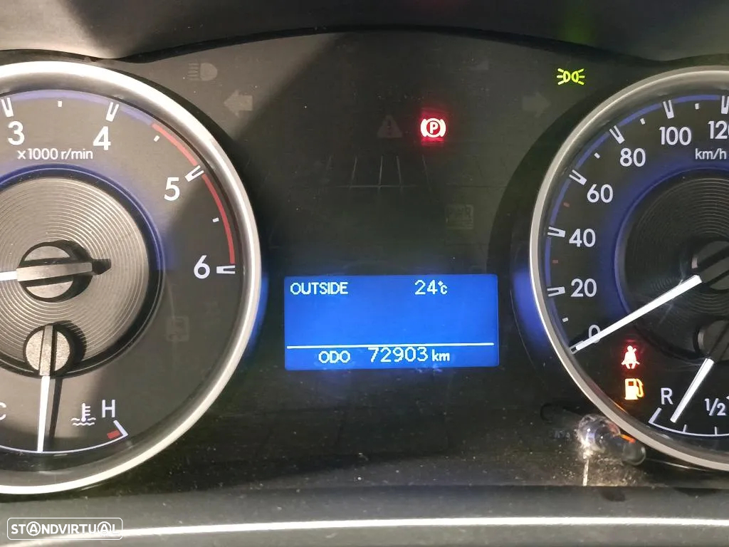 Toyota Hilux 2.4 D-4D 2WD CE - 8