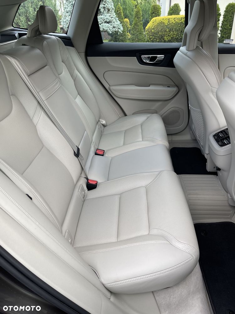 Volvo XC 60 D5 SCR AWD Inscription - 32