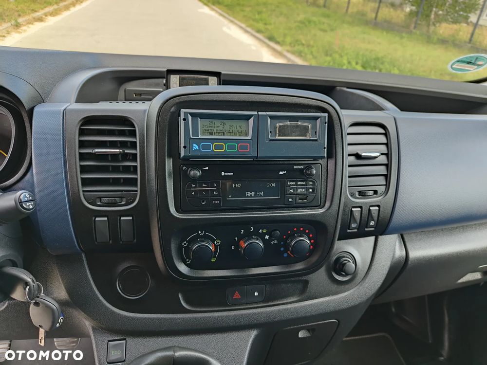 Opel Vivaro - 8