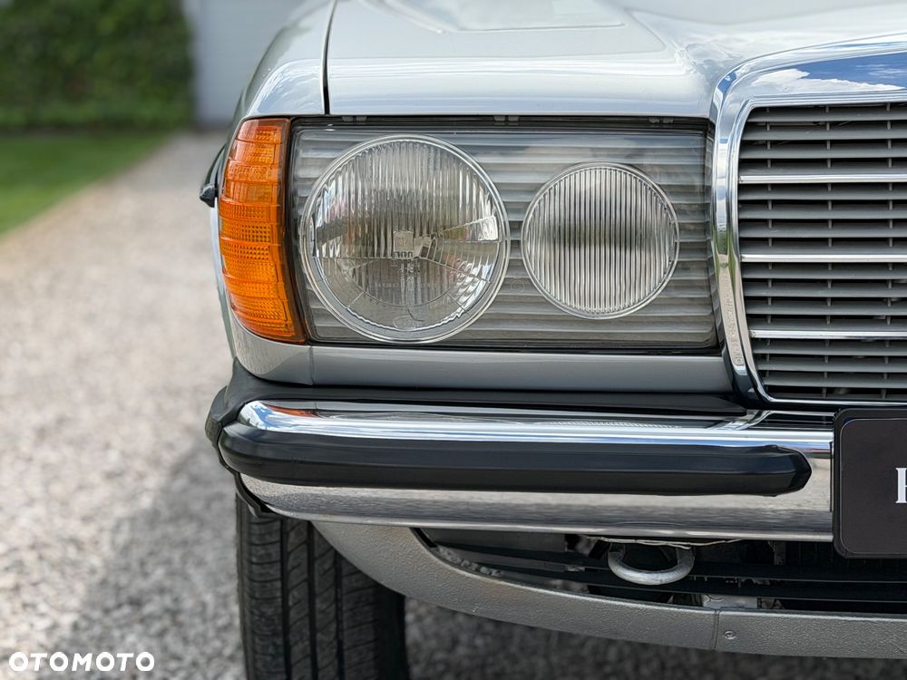 Mercedes-Benz W123 - 17