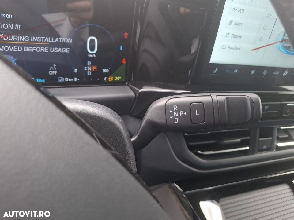 Ford Tourneo Custom - 25