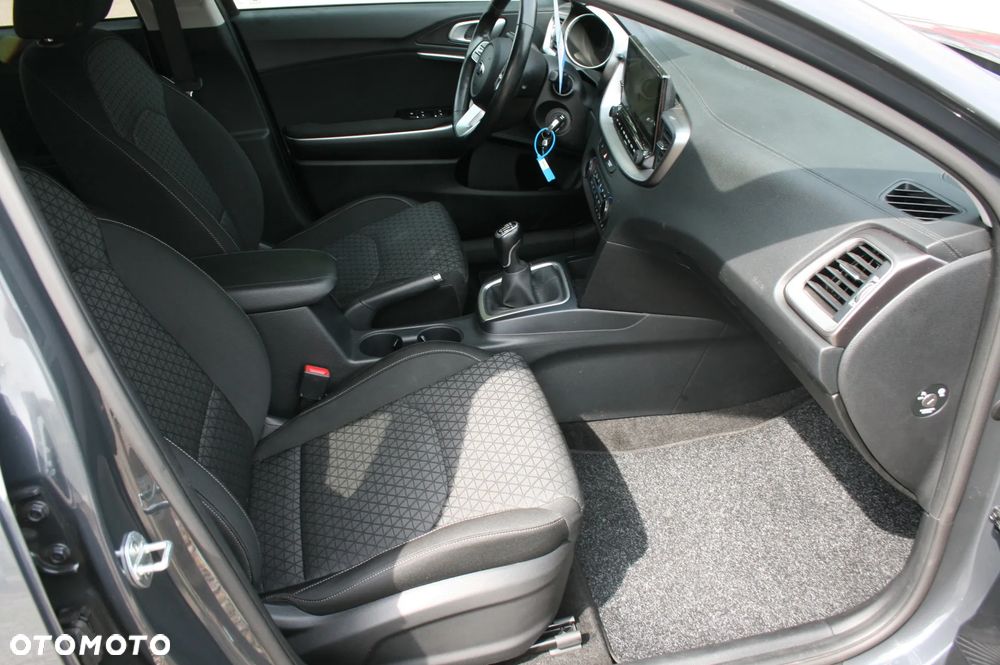 Kia Ceed 1.4 T-GDI L Business Line - 12