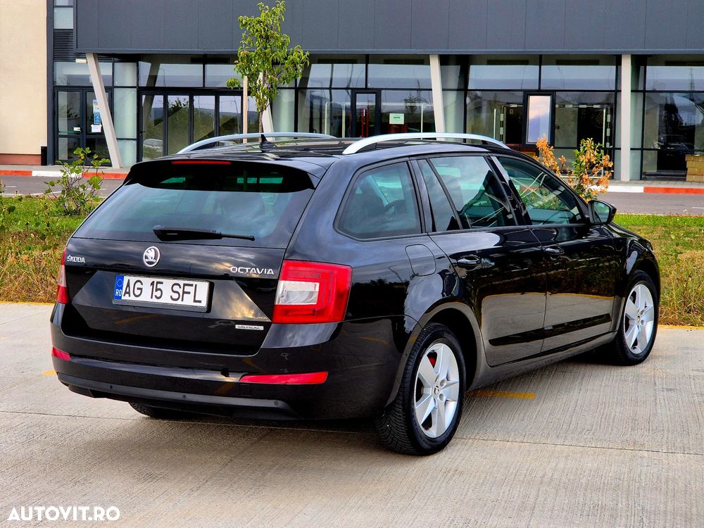 Skoda Octavia Combi 2.0 TDI RS - 6