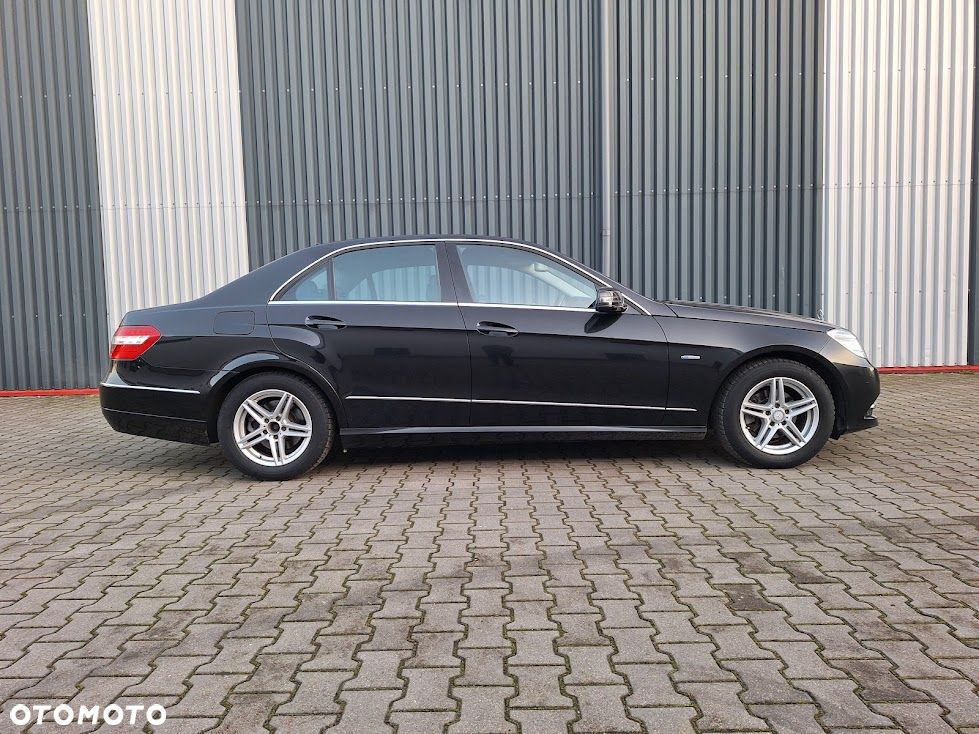 Mercedes-Benz Klasa E 200 CGI BlueEFFICIENCY 7G-TRONIC Avantgarde - 32