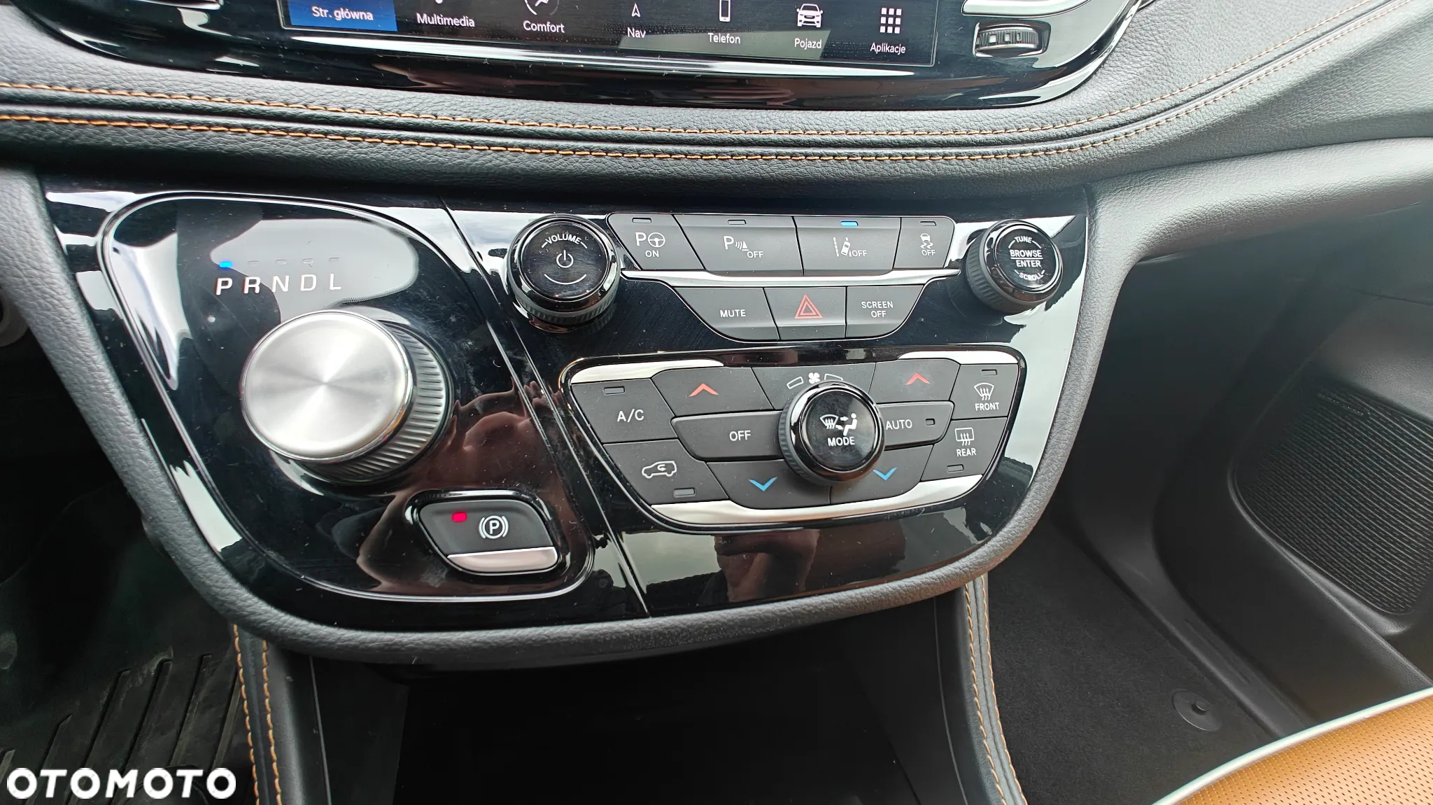 Chrysler Pacifica - 26