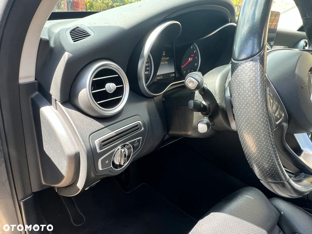 Mercedes-Benz Klasa C 300 7G-TRONIC - 24