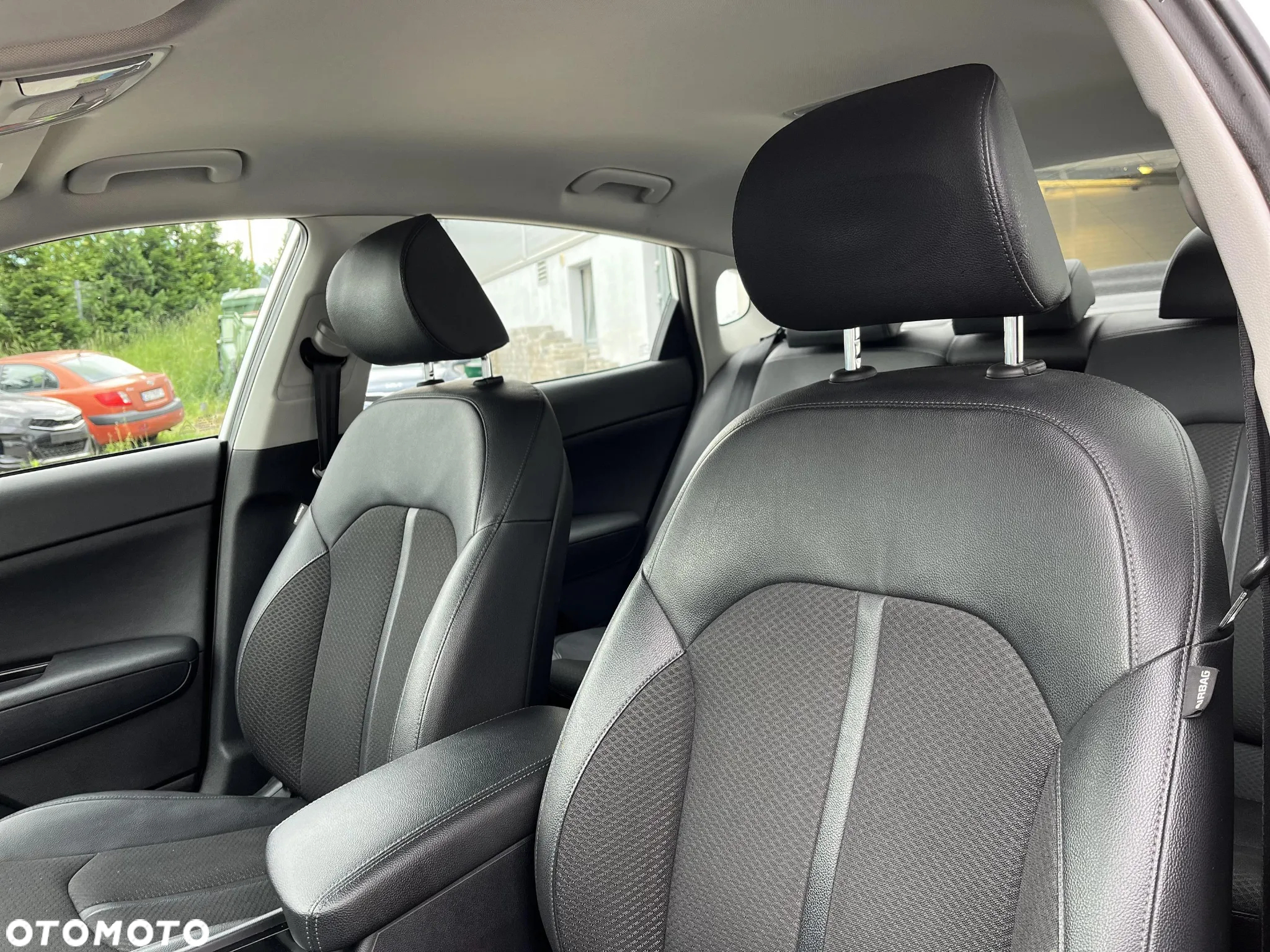 Kia Optima 2.0 L - 11