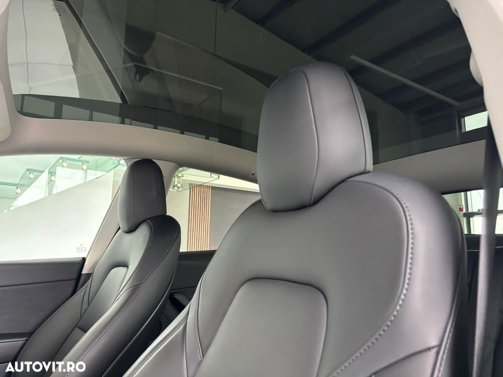 Tesla Model Y Long Range Dual Motor AWD - 18