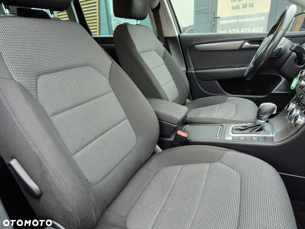 Volkswagen Passat - 12