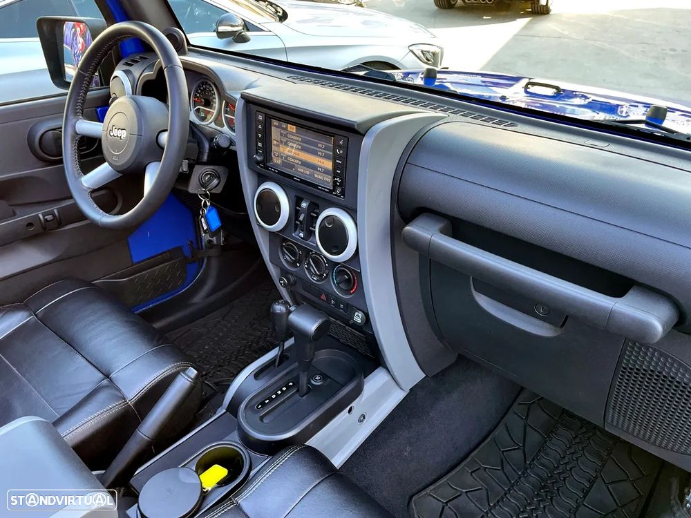 Jeep Wrangler 2.8 CRD ATX Sport - 38