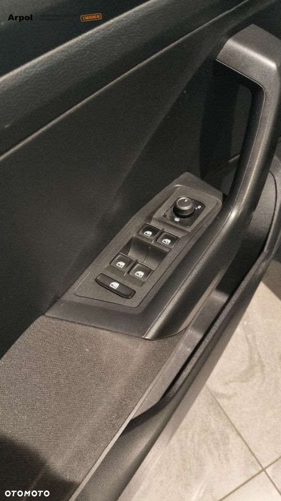 Volkswagen T-Roc - 8