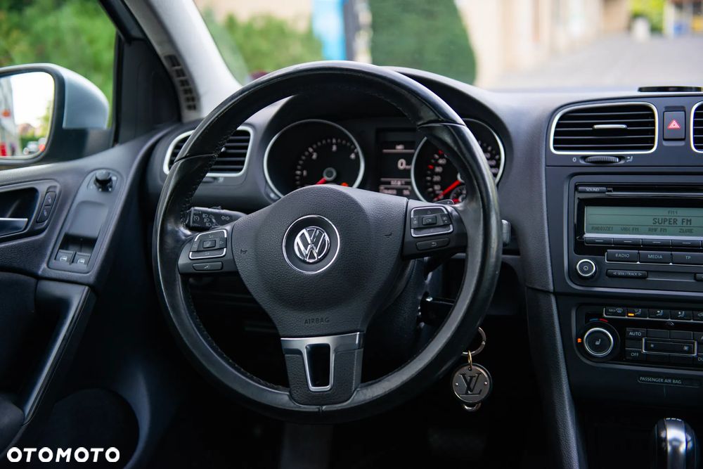 Volkswagen Golf 1.6 TDI BlueMotion Technology DSG Comfortline - 24