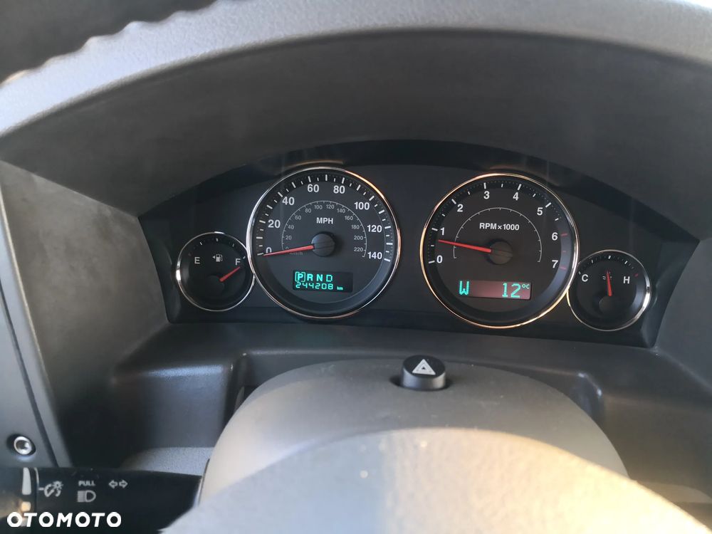 Jeep Commander 4.7 Automatik - 34