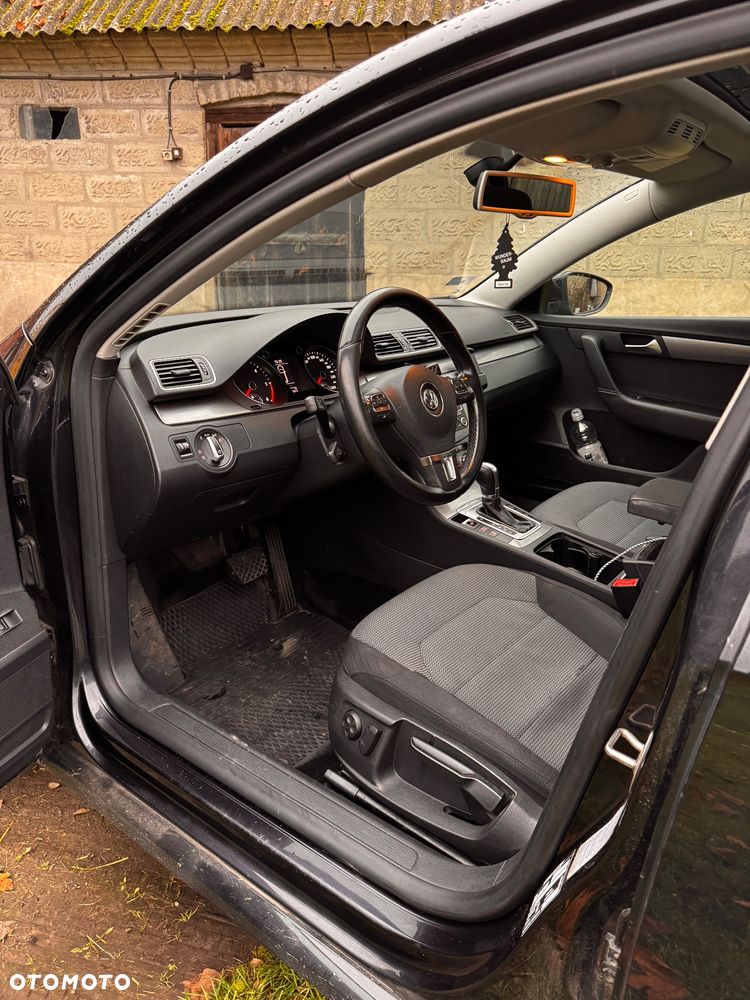Volkswagen Passat 2.0 TDI Comfortline DSG - 13