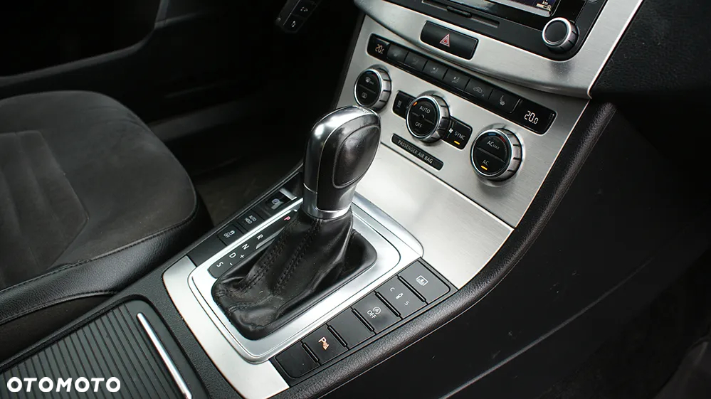 Volkswagen Passat 2.0 TDI Highline DSG - 16