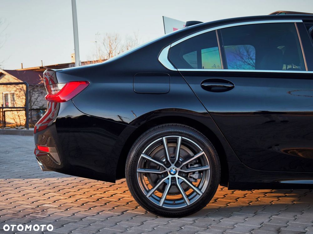 BMW Seria 3 330i xDrive M Sport - 14
