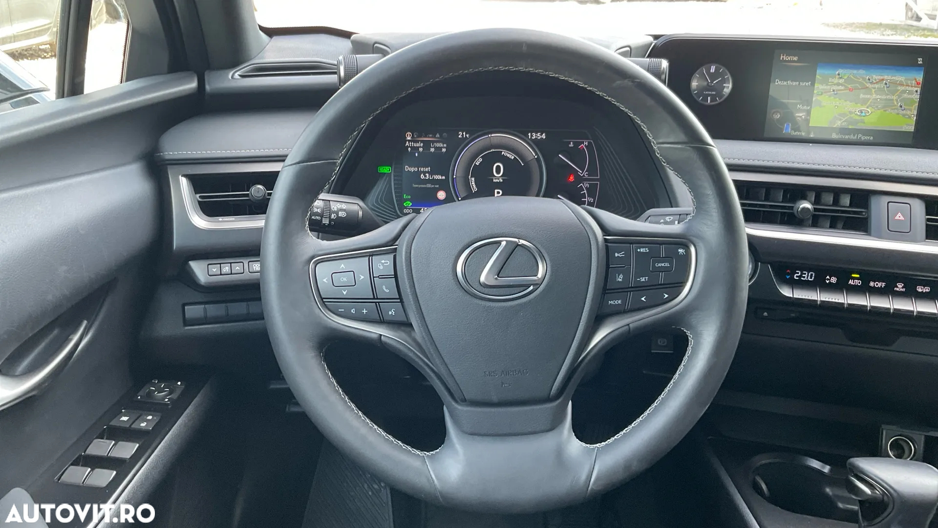 Lexus UX 250h Business Edition - 11