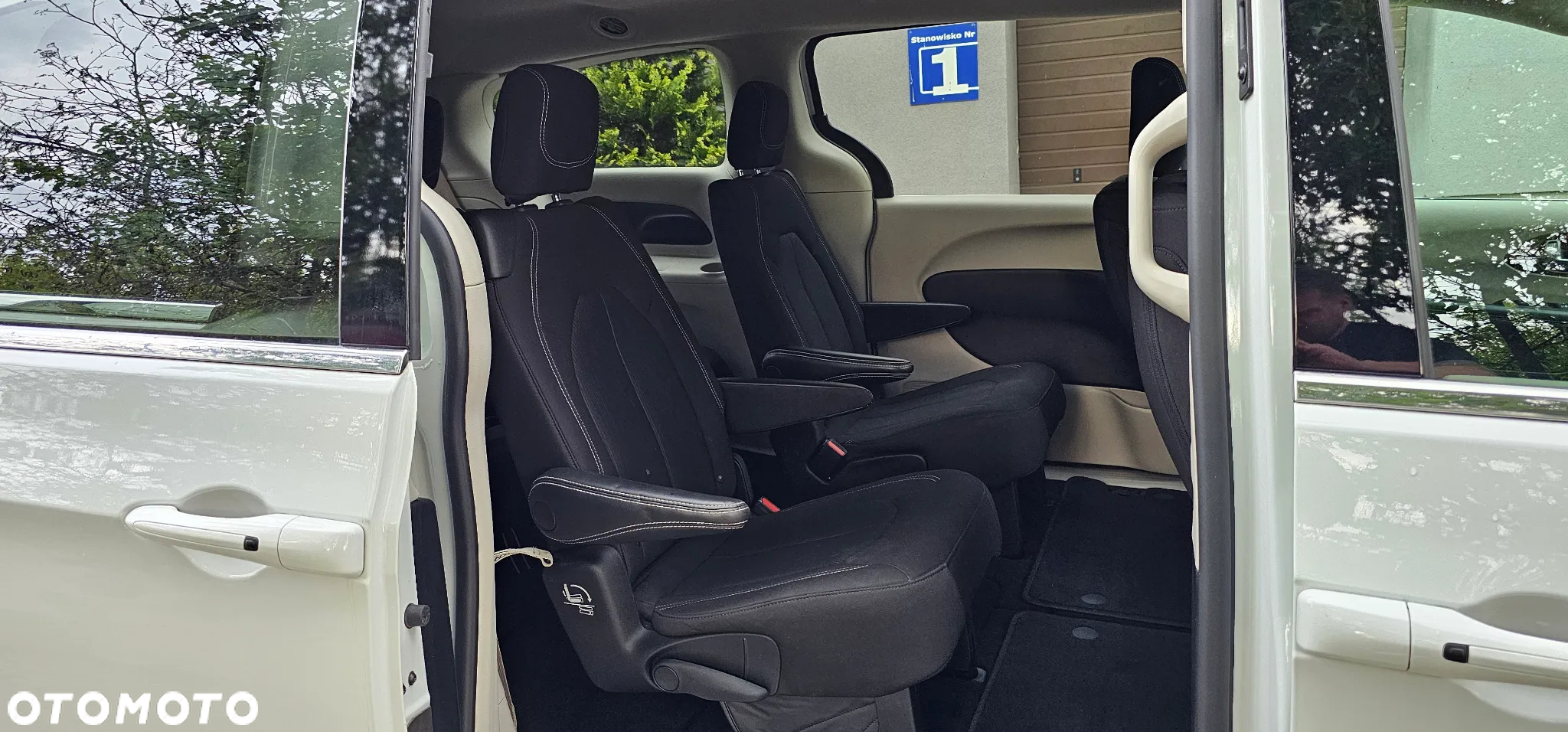 Chrysler Pacifica - 16