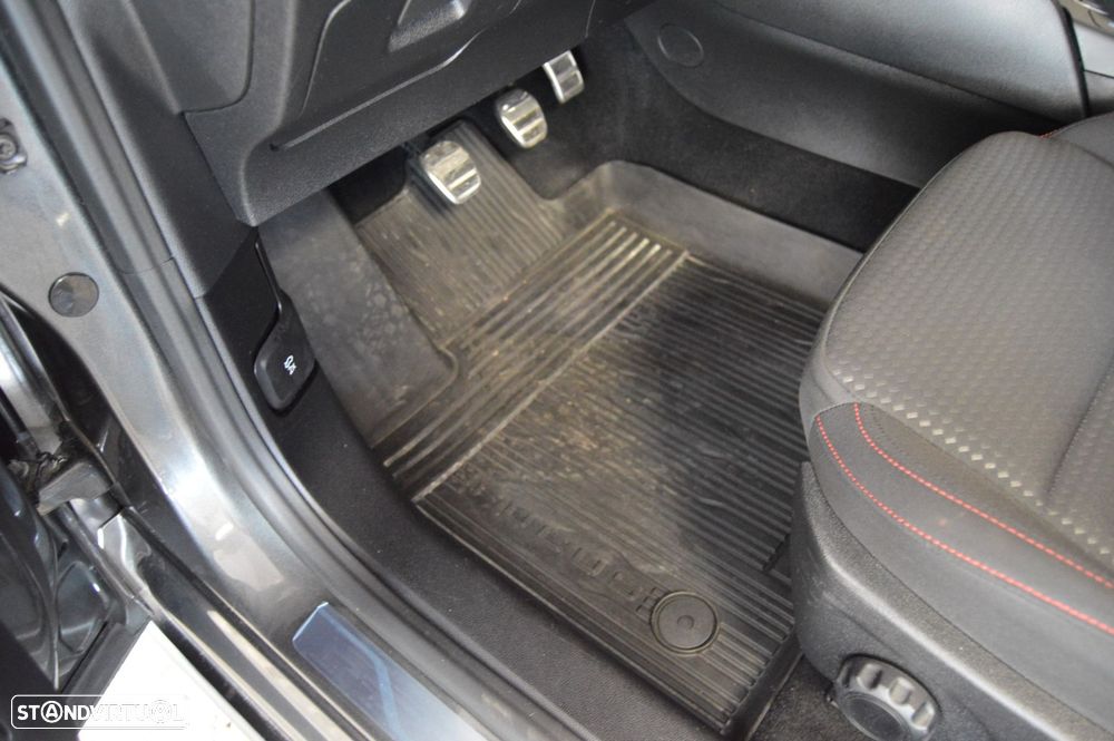 Ford Focus 1.5 TDCi ECOBlue ST-Line - 32