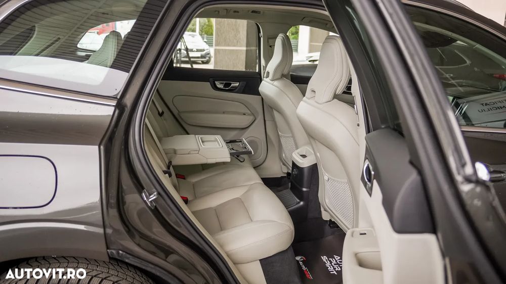 Volvo XC 60 T6 AWD Recharge Geartronic Inscription - 31