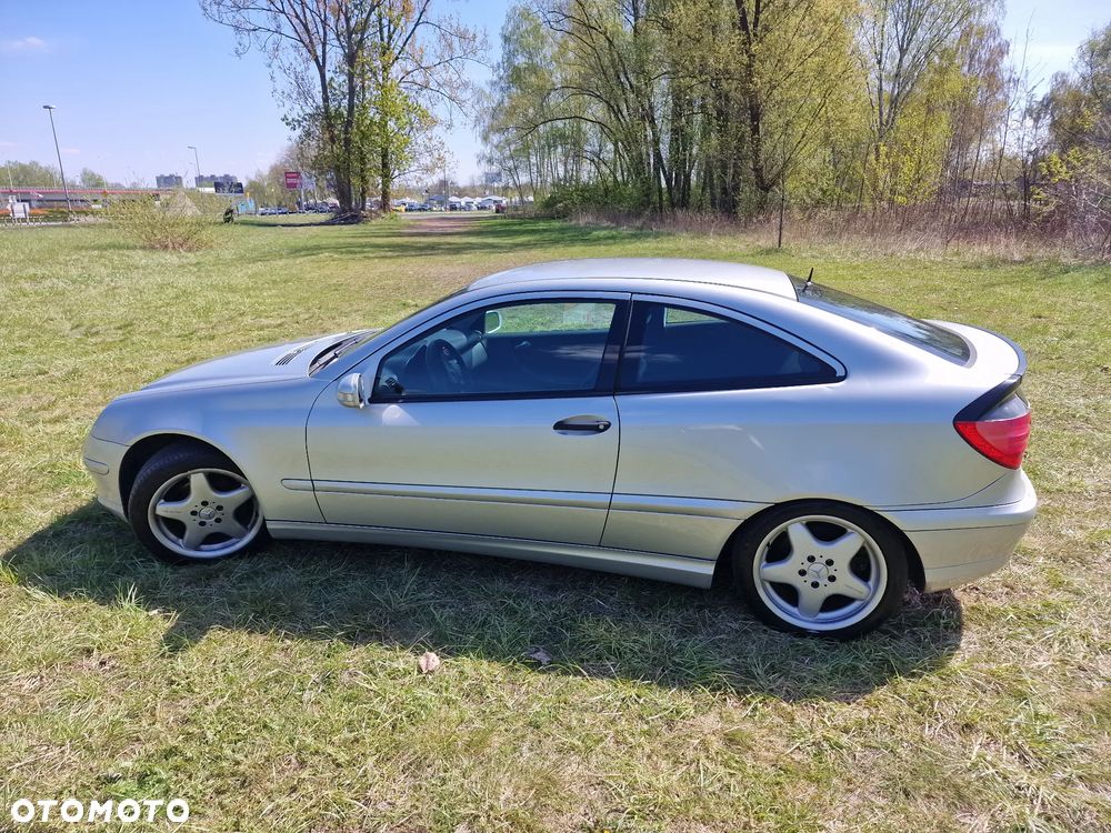 Mercedes-Benz Klasa C 180 Kompressor Sportcoupe - 28