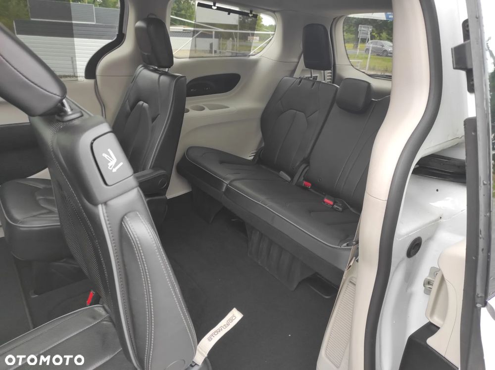 Chrysler Pacifica - 19