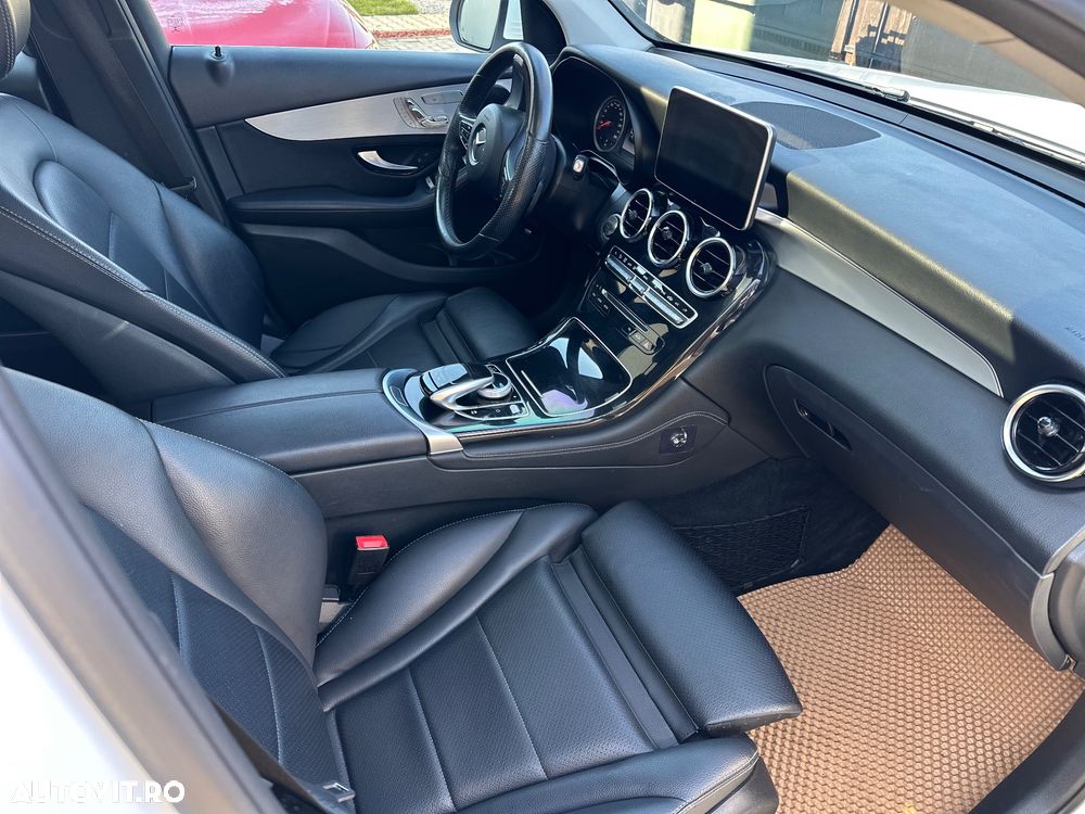 Mercedes-Benz GLC 220 d 4MATIC 9G-TRONIC AMG Line - 12