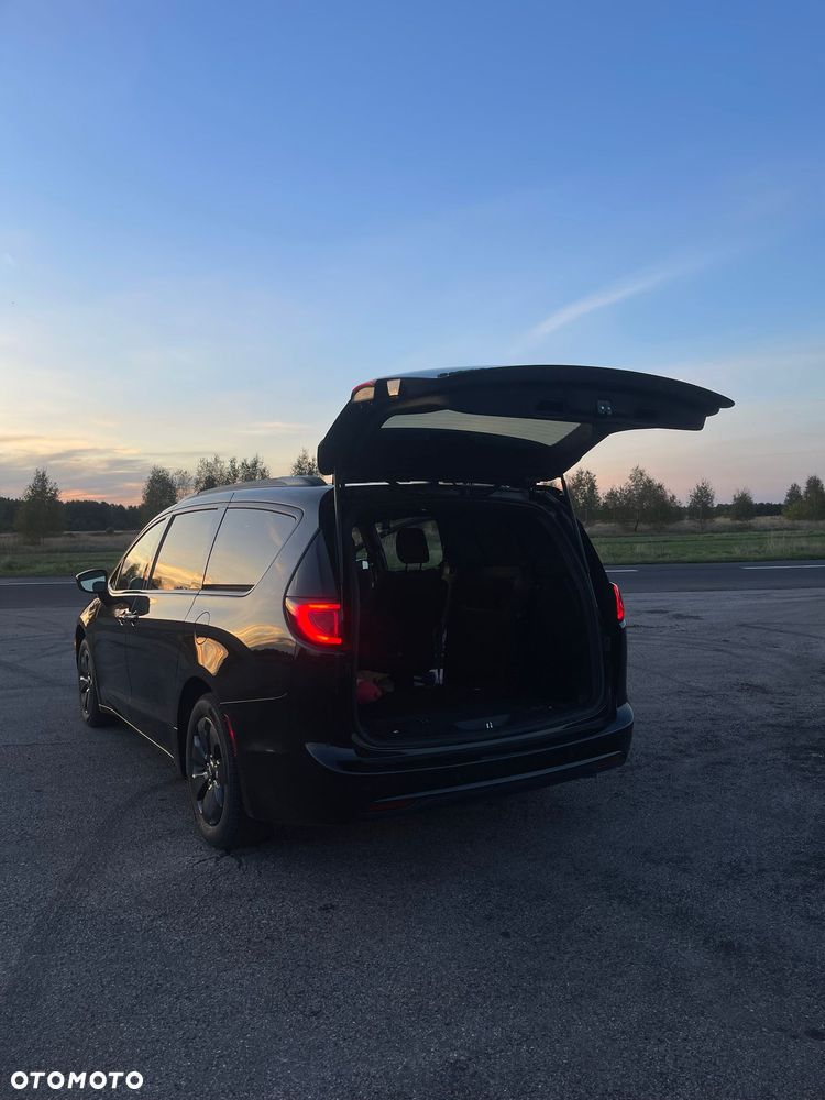 Chrysler Pacifica - 33