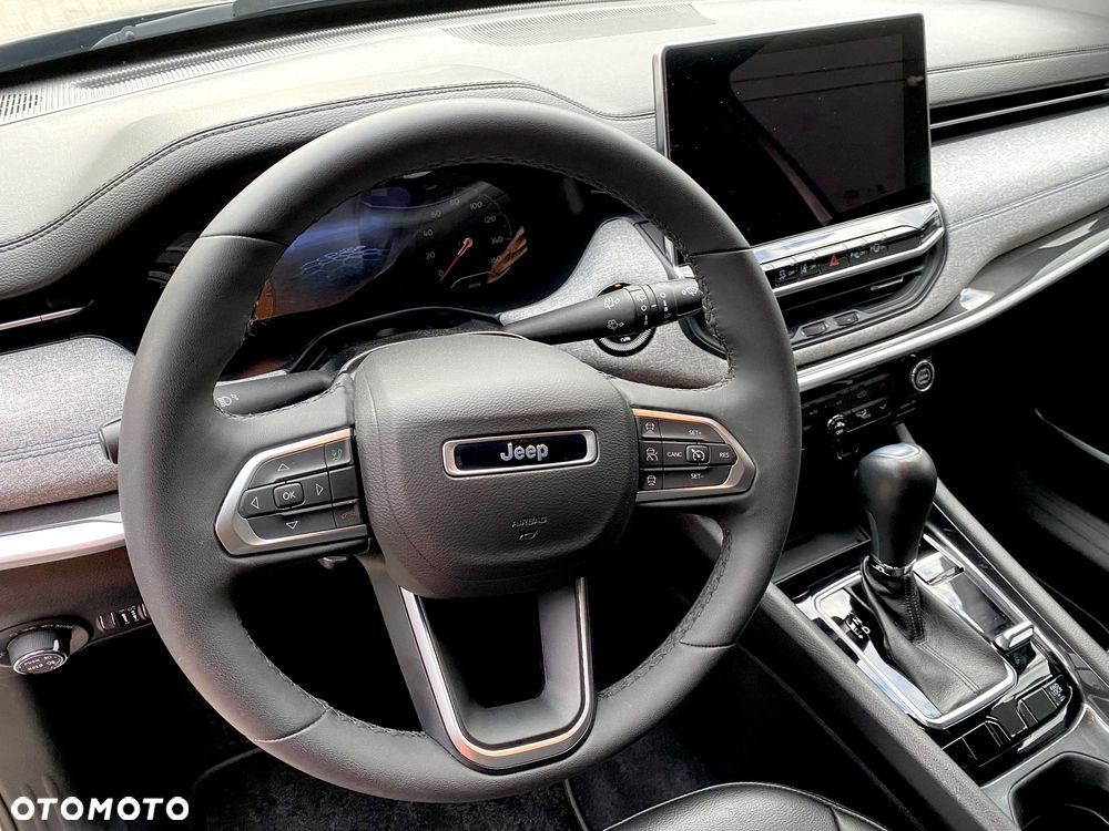 Jeep Compass - 32
