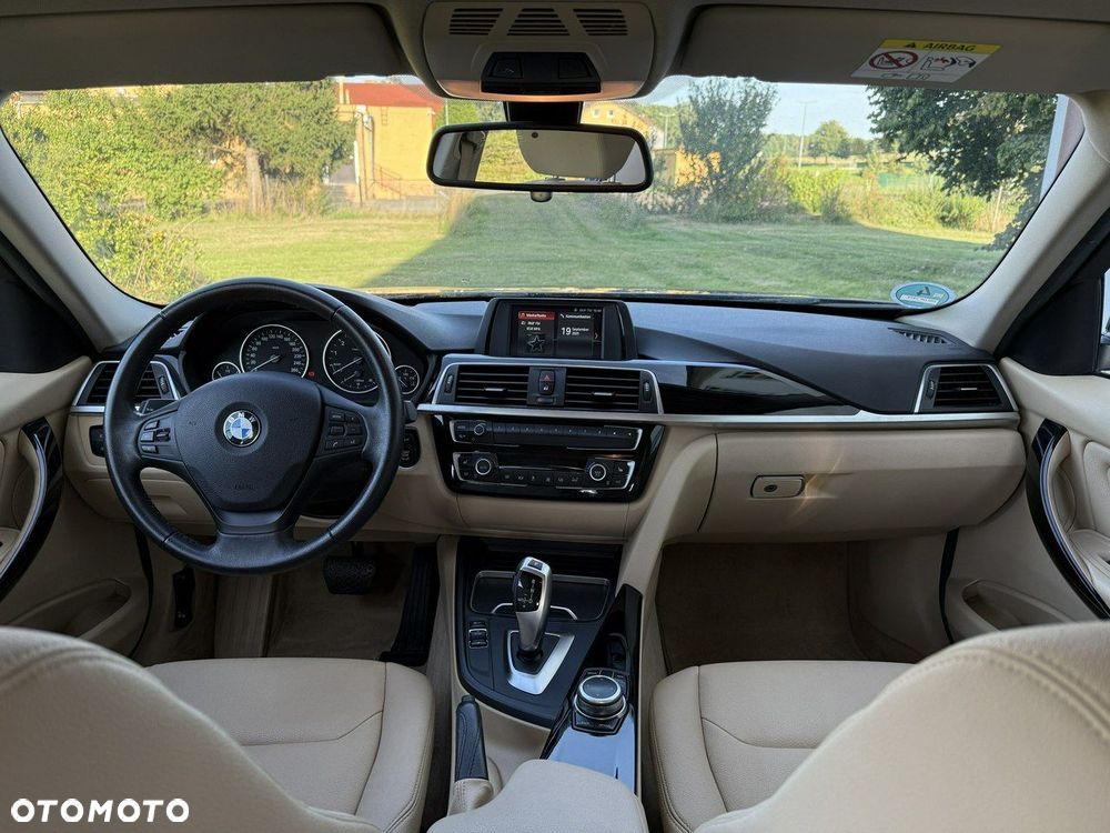 BMW Seria 3 320i Luxury Line - 40