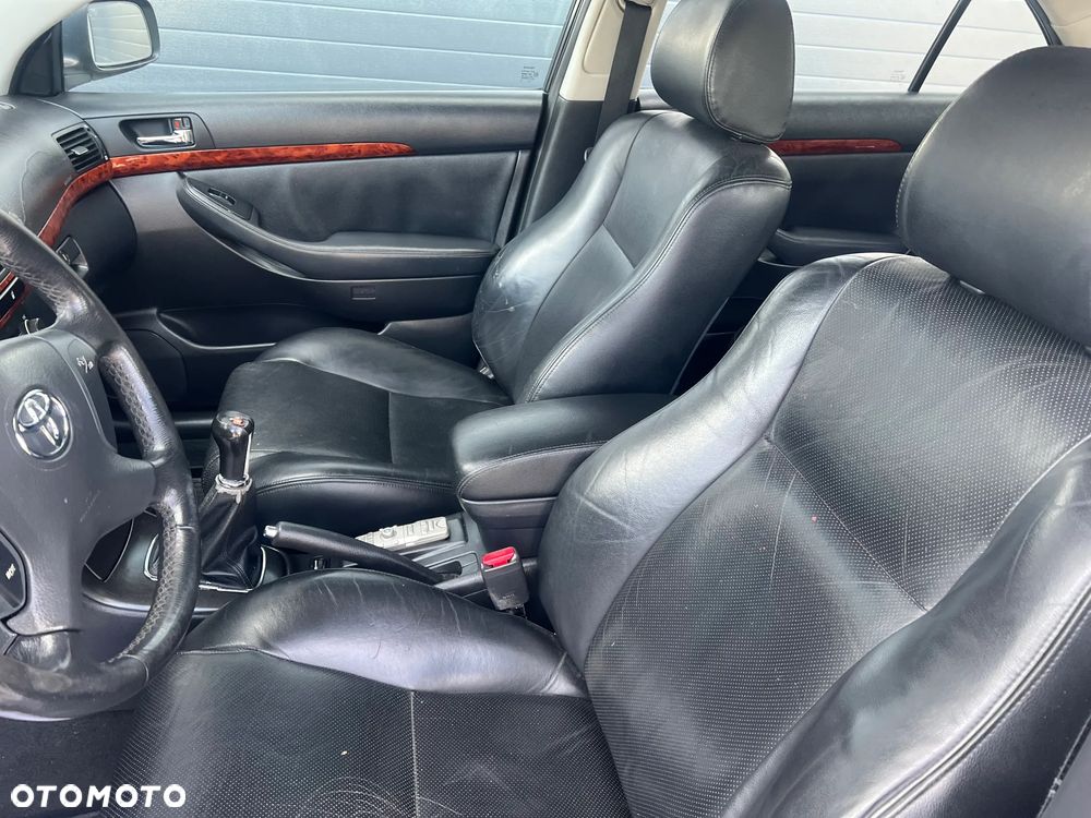 Toyota Avensis - 10