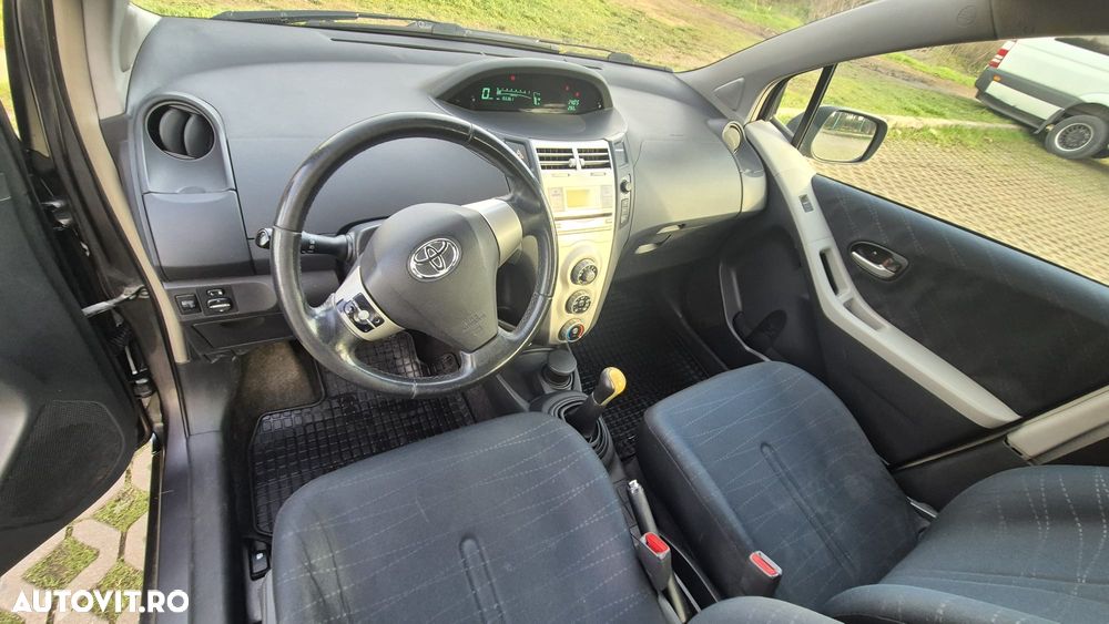 Toyota Yaris 1.3 Sol - 9
