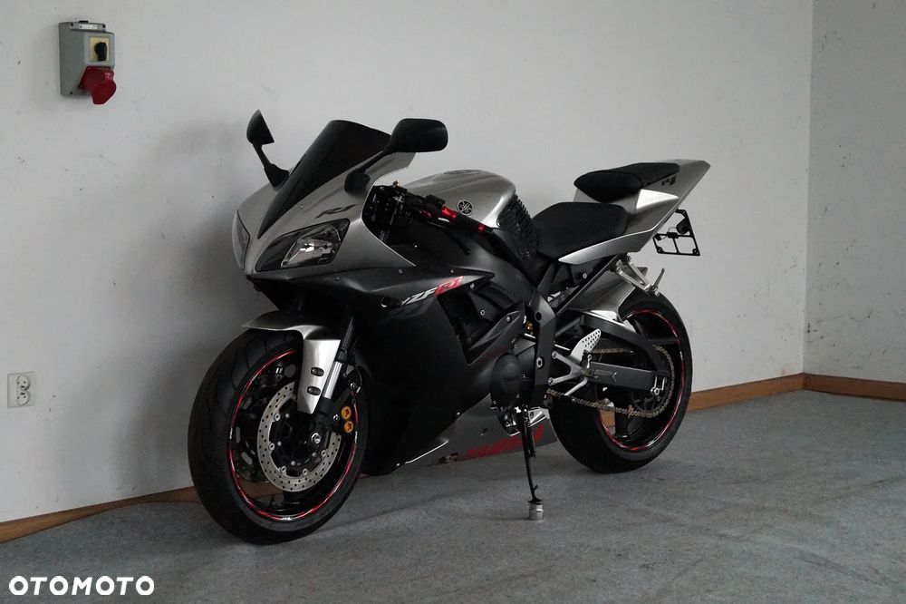 Yamaha R1 - 3